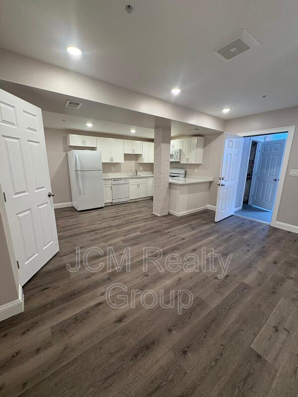 Building Photo - 32 Hartwell St