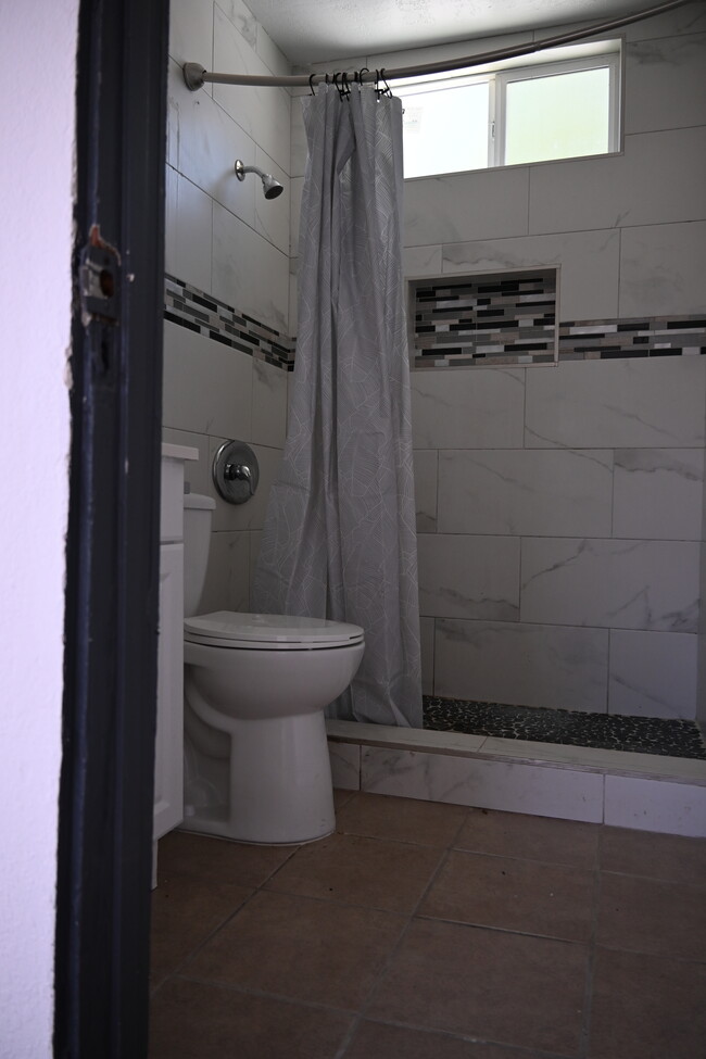 Building Photo - 15071 La Mesa St