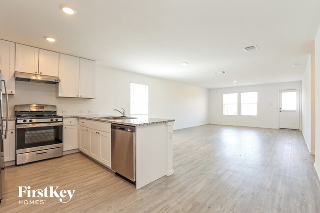 Building Photo - 10714 Vinateros Dr