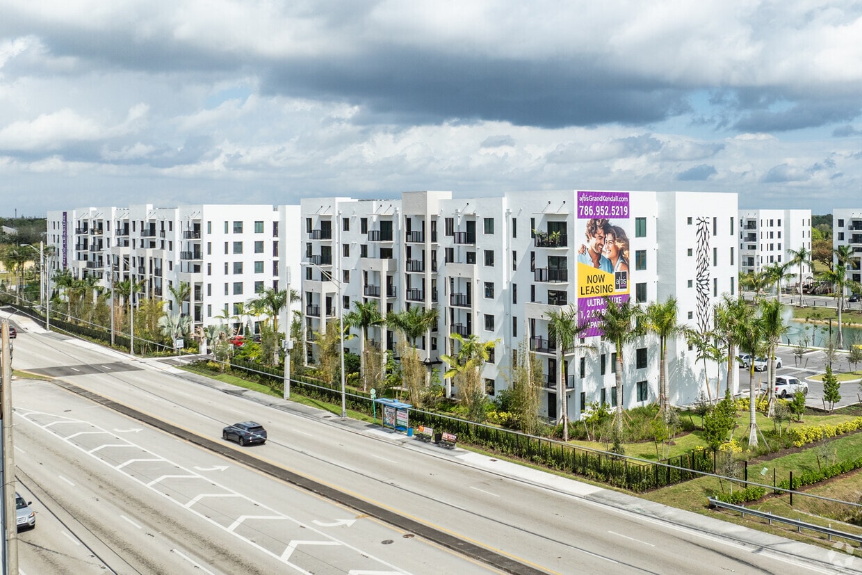 Primary Photo - Altis Grand Kendall