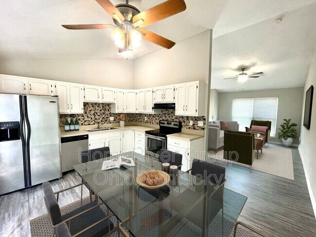 Foto del edificio - 2704 Moonlight Ln