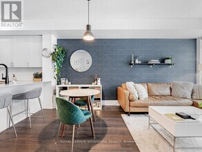 Building Photo - 560 Front St W