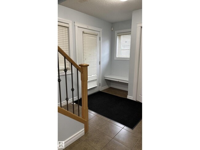 Building Photo - 2545 Anderson Way SW