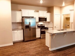 Building Photo - 5204 Oakwood Villa Ct