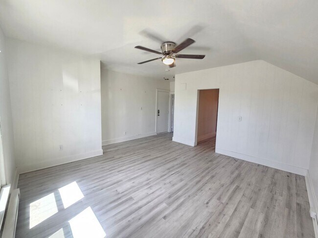 Building Photo - 1028 W Sinto Ave