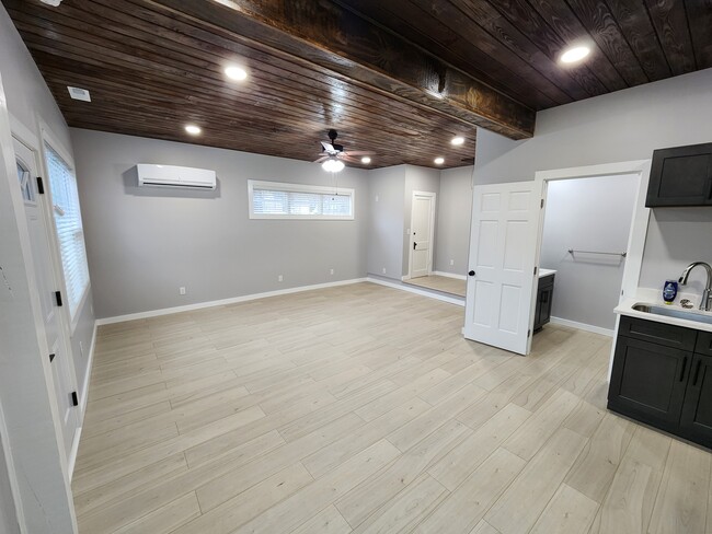 Foto del edificio - 711 Mountain View Ave