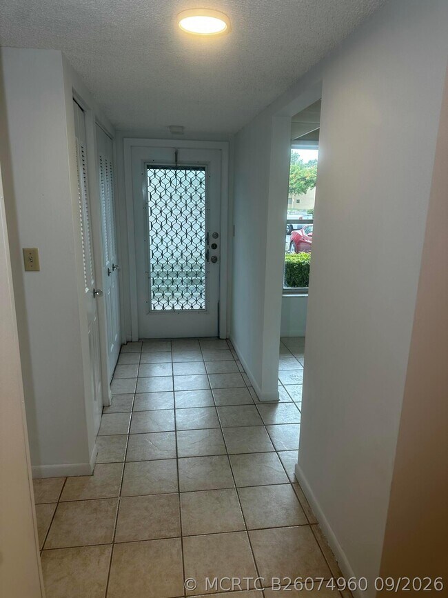 Foto del edificio - 6091 NW 61st Ave