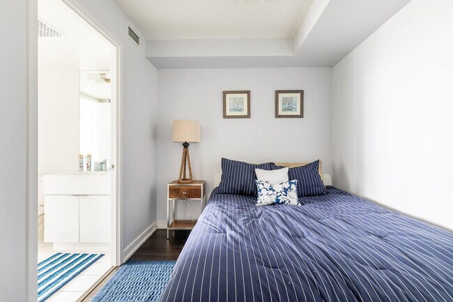 Building Photo - 90 Fort York Blvd