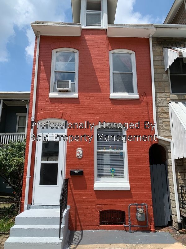 Primary Photo - 3 Bedroom 1 1/2 bath home.