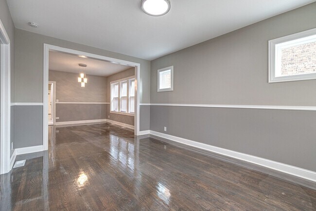 Building Photo - 3048 E 80th St