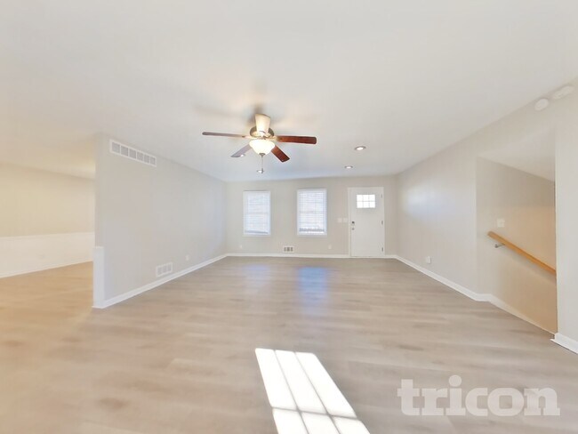 Foto del edificio - 324 Pioneer Cir