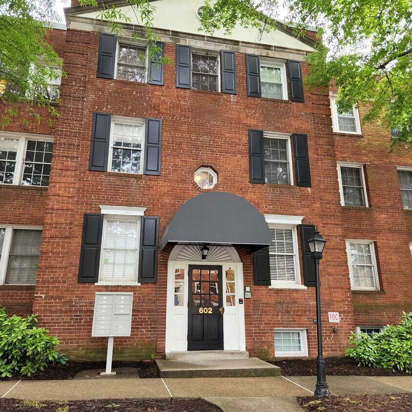 602 Bashford Ln Unit 2212, Alexandria, VA 22314 Condo for Rent in