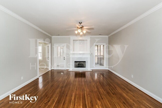 Foto del edificio - 6209 Shades Pointe Ln