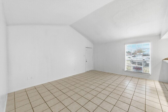 Foto del edificio - 5619 Jacaranda Dr