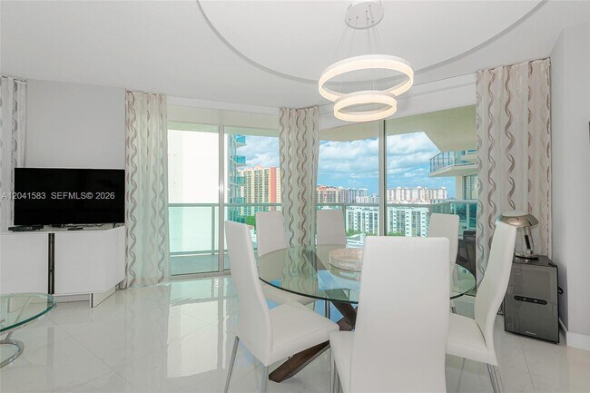 Foto del edificio - 200 Sunny Isles Blvd