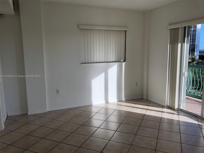 Building Photo - 1918 Brickell Ave