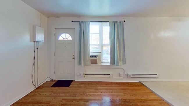 Foto del edificio - 112 E Main St