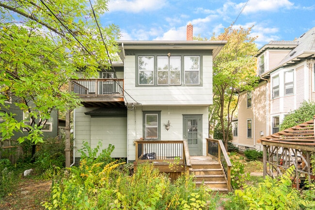Building Photo - 3335 1st Ave S