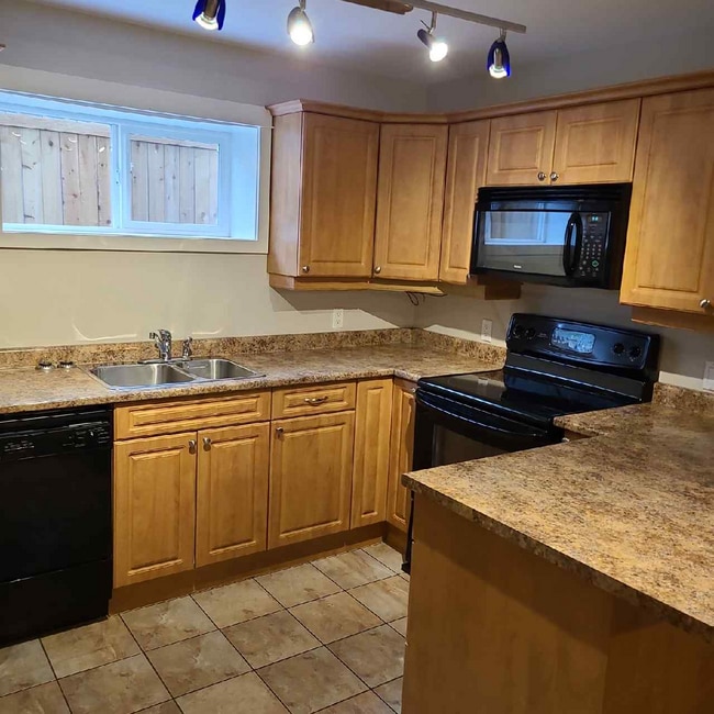 Building Photo - 965 Humboldt St