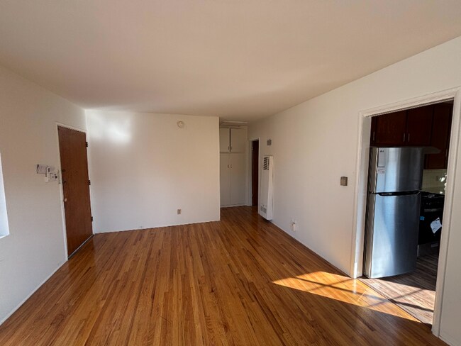 Foto del edificio - 4616 Kingswell Ave