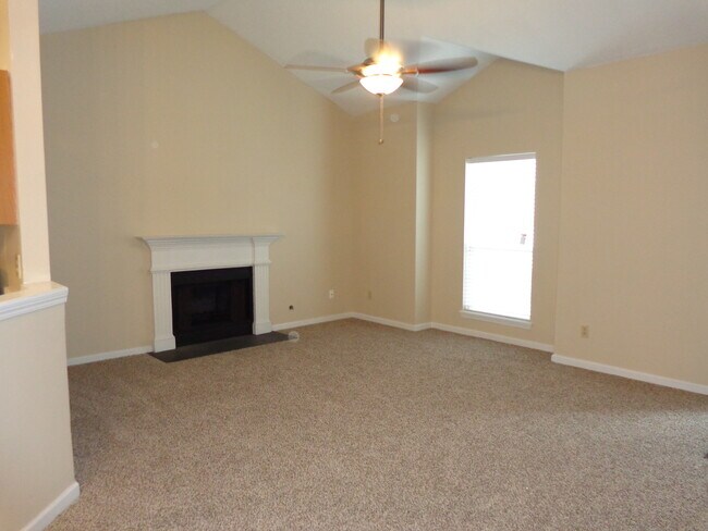 Building Photo - 2994 Garland Dr SW