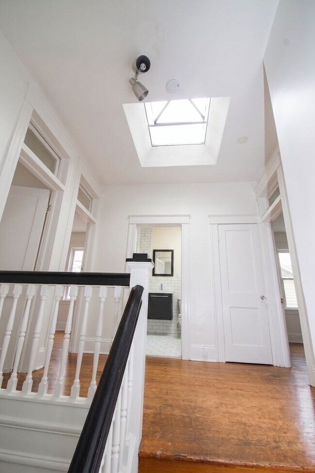 Foto del edificio - 328 E 33rd St