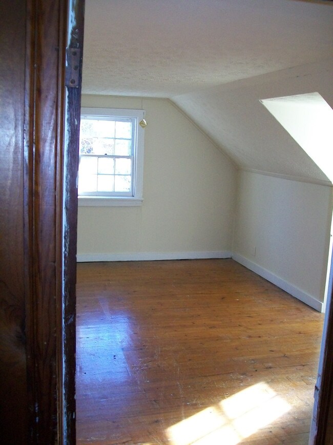 Building Photo - 2304 Lockwood Rd
