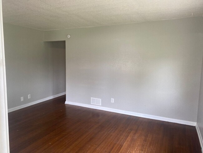Foto del edificio - Move In Special offered 1 bedroom with 1 bath