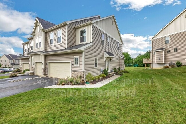 Building Photo - 250 Kestrel Ct
