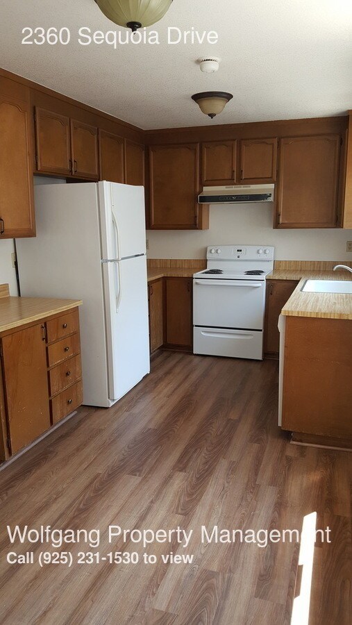 Building Photo - 2360 Sequoia Dr