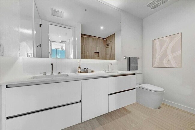 Foto del edificio - 313 W 17th St