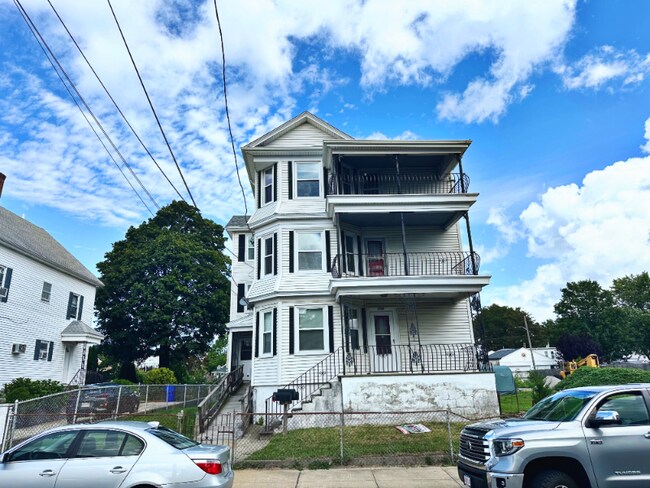 Foto del edificio - 528 Lawton St