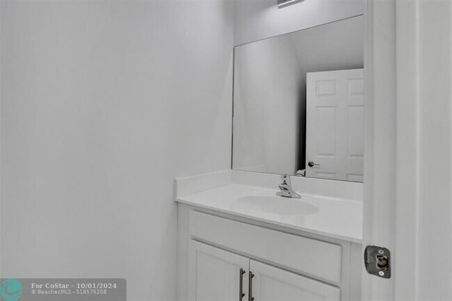 Building Photo - 4748 SW 63rd Terrace