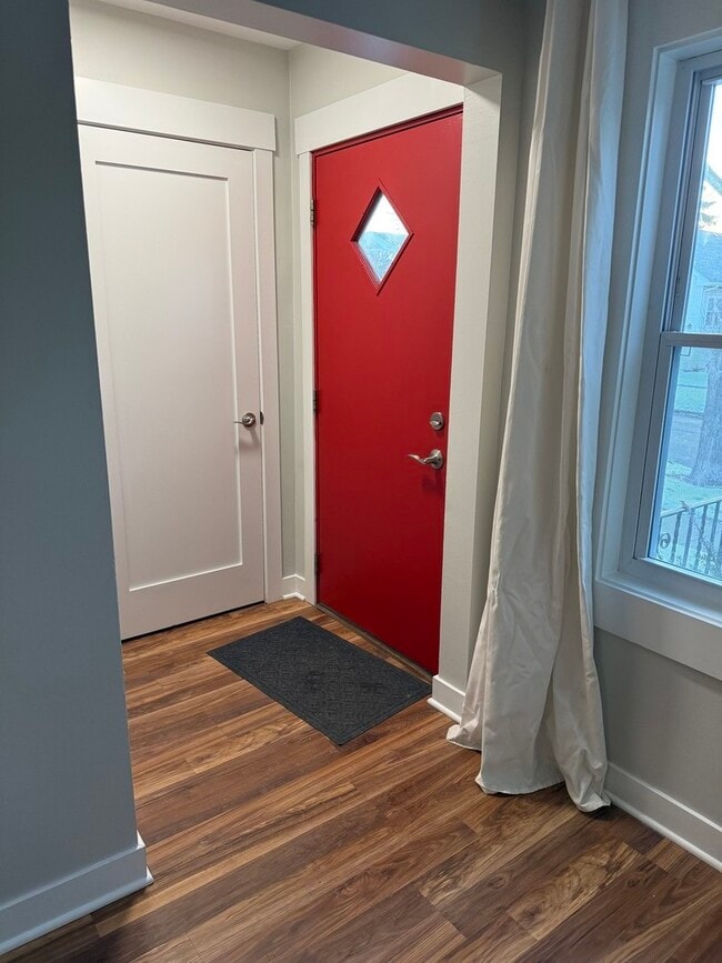 Building Photo - 1172 S Grove Ave