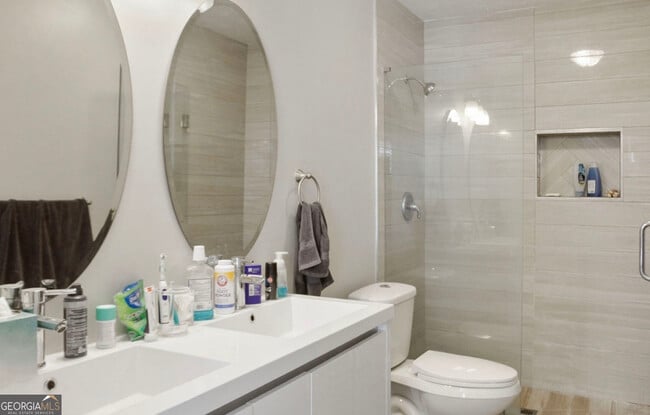 Building Photo - 6980 Roswell Rd