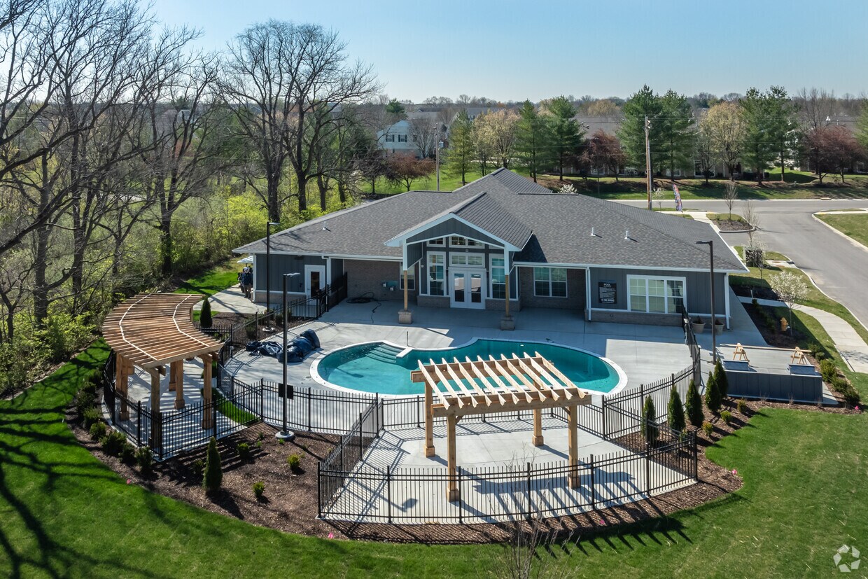 The Jewel Whispering Oaks Apartments in Swansea, IL