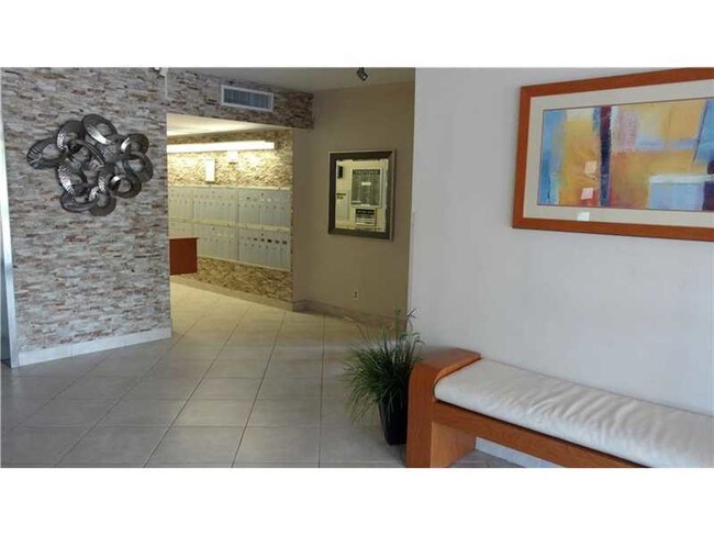 Building Photo - 3300 N Palm Aire Dr