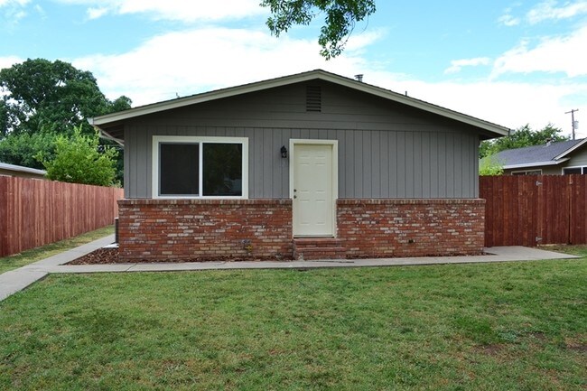 Building Photo - 117 N Yolo St