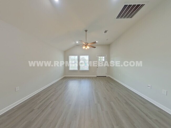 Foto del edificio - Beautiful Newer Home in Crestview with Modern Amenities