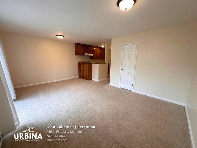 Foto del edificio - Charming Midtown Petaluma 2BD Duplex w/ Fenced Yard
