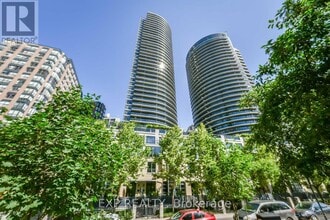 Building Photo - 21 Carlton St.