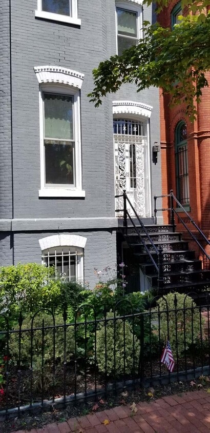 Primary Photo - 628 A St NE