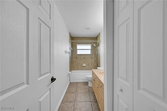 Building Photo - 16 NW 12th Pl