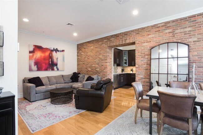 Foto del edificio - 827 Bloomfield St