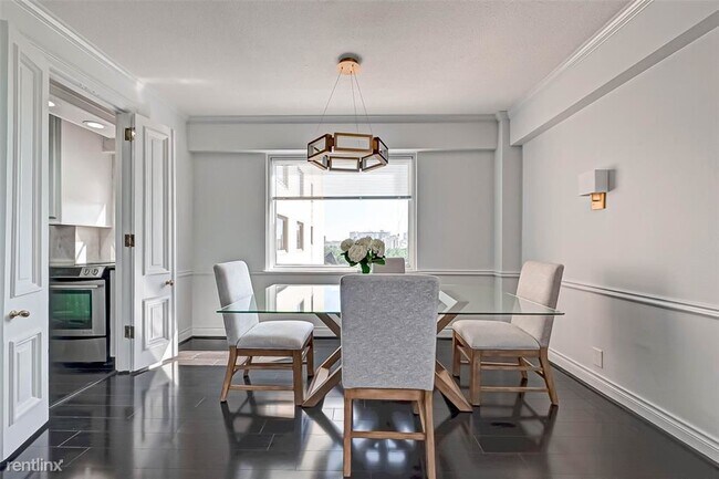 Building Photo - 1 br, 1.5 bath Condo - 1 N Illinois St