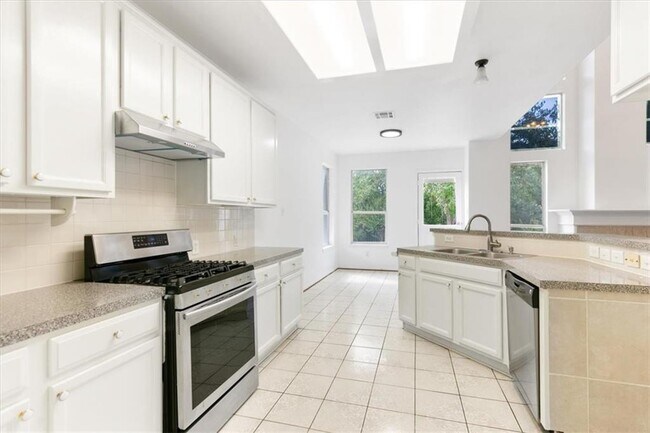 Building Photo - 6700 Kilt Ct