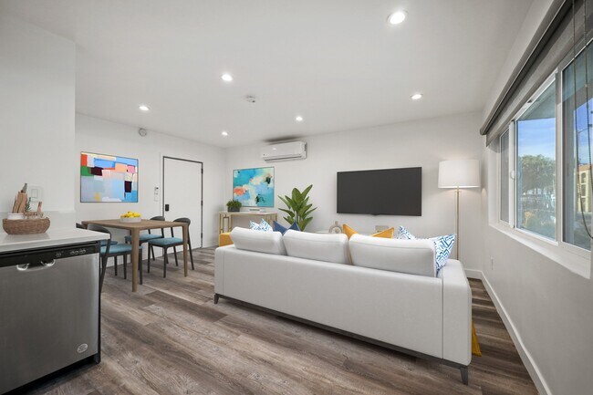 Foto del edificio - 1352 W 36th St