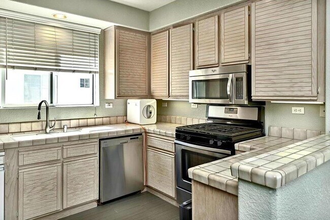 Building Photo - 470 Navaro Way