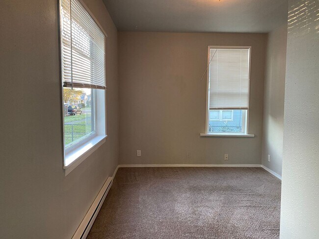 Building Photo - Drexel Stadium - M St Triplex