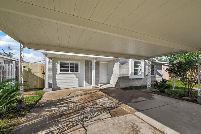 Foto del edificio - 5423 Grace Point Ln